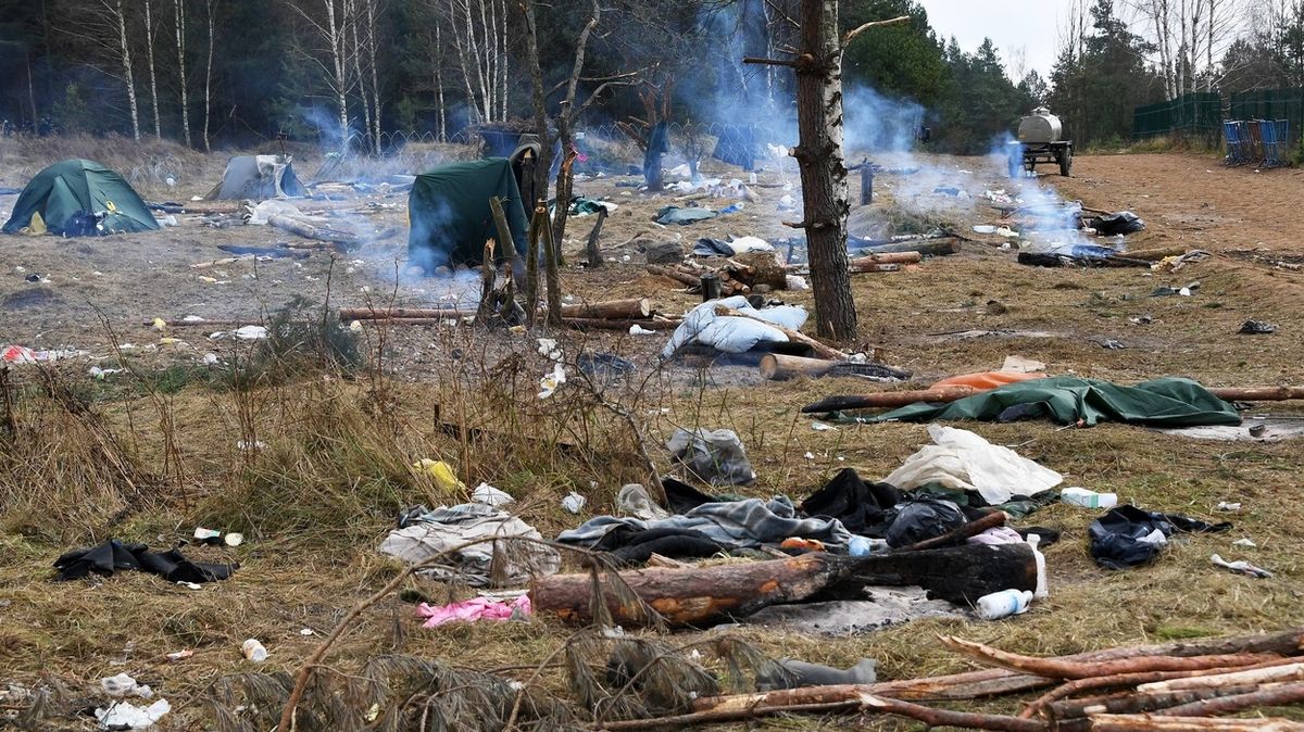 Migranti na polsko-běloruské hranici prý odpalovali české zábleskové granáty